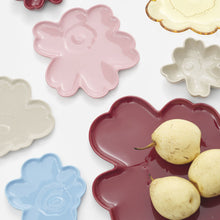 Naložite sliko v pregledovalnik galerije, Servirni krožnik Unikko cvet 32 cm rdeč Marimekko