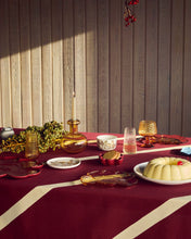 Naložite sliko v pregledovalnik galerije, Servirni krožnik Unikko cvet 32 cm rdeč Marimekko