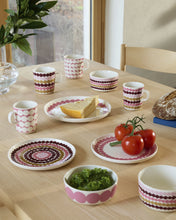 Naložite sliko v pregledovalnik galerije, Krožnik 20 cm Oiva Siirtolapuutarha Räsymatto roza Marimekko