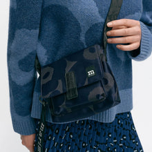 Naložite sliko v pregledovalnik galerije, Torbica Mini Messenger Unikko modra Marimekko