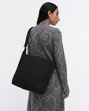 Naložite sliko v pregledovalnik galerije, Torba Joy Crossbody M Logo črna Marimekko