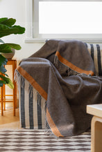 Naložite sliko v pregledovalnik galerije, Volnena odeja RAUHA 130x180cm rjava Lapuan Kankurit