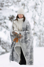 Naložite sliko v pregledovalnik galerije, Volnena odeja KUUSI siva Lapuan Kankurit