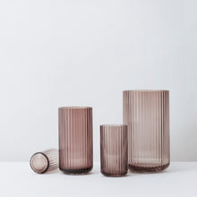 Naložite sliko v pregledovalnik galerije, Vaza Lyngby 15,5 cm steklo burgundsko rdeča Lyngby Porcelaen