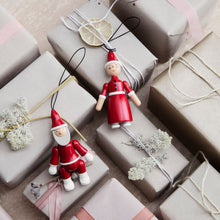 Naložite sliko v pregledovalnik galerije, Set 2 prazničnih obeskov Santa Claus and Santa Clara KAY BOJESEN