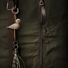 Naložite sliko v pregledovalnik galerije, Obesek za ključe BIRD zlata/naravna KAY BOJESEN