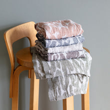 Naložite sliko v pregledovalnik galerije, Lanena kopalna brisača 95x180cm JÄKÄLÄ cimet Lapuan Kankurit