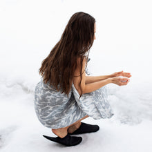 Naložite sliko v pregledovalnik galerije, Lanena kopalna brisača 95x180cm JÄKÄLÄ siva Lapuan Kankurit