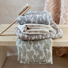 Naložite sliko v pregledovalnik galerije, Lanena kopalna brisača 95x180cm JÄKÄLÄ siva Lapuan Kankurit