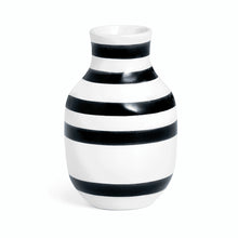 Naložite sliko v pregledovalnik galerije, Keramična vaza OMAGGIO 12,5 cm črna Kähler
