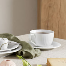 Naložite sliko v pregledovalnik galerije, Skodelica za kavo s krožničkom Hammershøi bela Kähler