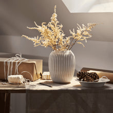 Naložite sliko v pregledovalnik galerije, Keramična vaza Hammershøi 21cm bela Kähler