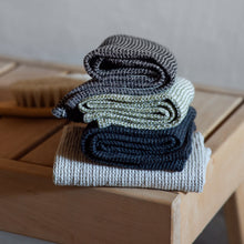 Naložite sliko v pregledovalnik galerije, Kopalna brisača TERVA 65 x 130 cm črna, lan Lapuan Kankurit