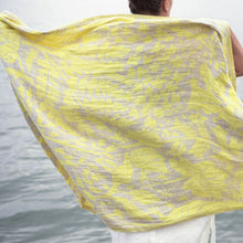 Naložite sliko v pregledovalnik galerije, Lanena kopalna brisača VILLIYRTIT rumena 95 x 180 cm Lapuan Kankurit