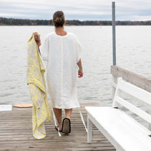 Naložite sliko v pregledovalnik galerije, Lanena kopalna brisača VILLIYRTIT rumena 95 x 180 cm Lapuan Kankurit
