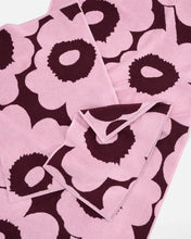 Naložite sliko v pregledovalnik galerije, Kopalna brisača Unikko 70x150cm vinsko rdeča, roza Marimekko