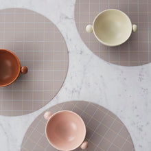 Naložite sliko v pregledovalnik galerije, Set 2 okroglih silikonskih pogrinjkov Hokei, OYOY