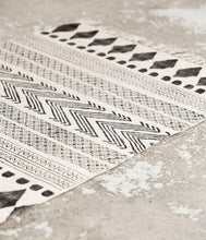 Naložite sliko v pregledovalnik galerije, Preproga Block rug House doctor, več velikosti