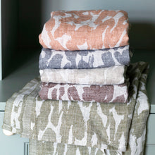Naložite sliko v pregledovalnik galerije, Lanena brisača za roke in obraz / kuhinjska krpa JÄKÄLÄ siva Lapuan Kankurit