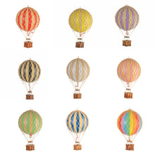 Naložite sliko v pregledovalnik galerije, Dekorativni baloni Floating The Skies Authentic Models, različne barve