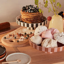 Naložite sliko v pregledovalnik galerije, Pladenj / stojalo za torto TOPPU TRAY LARGE črno-bel OYOY