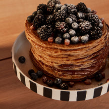 Naložite sliko v pregledovalnik galerije, Pladenj / stojalo za torto TOPPU TRAY LARGE črno-bel OYOY