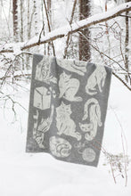 Naložite sliko v pregledovalnik galerije, Volnena odeja KISSANPÄIVÄT siva Lapuan Kankurit