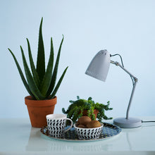 Naložite sliko v pregledovalnik galerije, Namizna luč Dynamo Superliving, več barv