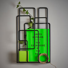 Naložite sliko v pregledovalnik galerije, Stensko stojalo za revije LITTLE SATURDAY Maze Interior, več barv