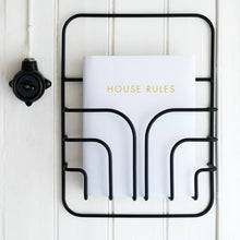 Naložite sliko v pregledovalnik galerije, Stensko stojalo za revije NOW S Maze Interior, več barv