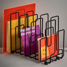 Naložite sliko v pregledovalnik galerije, Stojalo za revije IN THE NEIGHBOURHOOD Maze Interior, več barv
