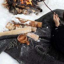 Naložite sliko v pregledovalnik galerije, Volnena odeja MARIA siva-črna Lapuan Kankurit