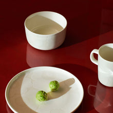 Naložite sliko v pregledovalnik galerije, Krožnik 20 cm Oiva - Unikko bel Marimekko
