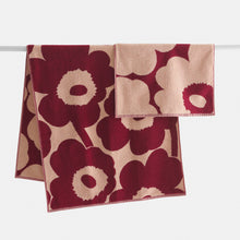 Naložite sliko v pregledovalnik galerije, Brisača za roke in obraz Unikko temno rdeča, roza Marimekko
