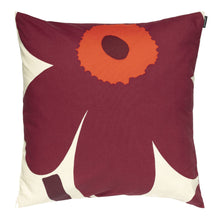 Naložite sliko v pregledovalnik galerije, Prevleka za blazino Unikko 50 x 50  cm vinsko rdeča, vanilija Marimekko

