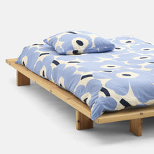 Naložite sliko v pregledovalnik galerije, Prevleka za posteljno blazino Unikko 50 x 70/75 cm jersey modra Marimekko
