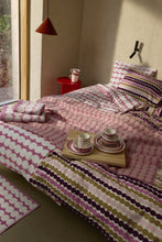 Naložite sliko v pregledovalnik galerije, Set posteljnine Räsymatto roza 150x210/50x60 cm Marimekko

