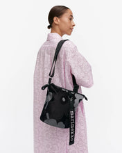 Naložite sliko v pregledovalnik galerije, Torbica Carry All Unikko črna, siva Marimekko
