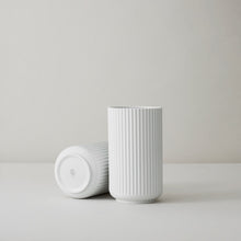 Naložite sliko v pregledovalnik galerije, Vaza Lyngby 20,5 cm porcelan bela Lyngby Porcelaen
