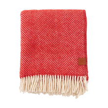 Naložite sliko v pregledovalnik galerije, Volnena odeja z reciklirano volno HERRINGBONE 130x180 cm rdeča KLIPPAN
