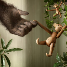 Naložite sliko v pregledovalnik galerije, Lesena dekorativna figura MONKEY mala teak/limba KAY BOJESEN

