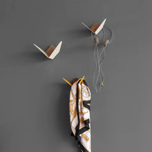 Naložite sliko v pregledovalnik galerije, Stenski obešalnik Butterflies Mini bel Umage
