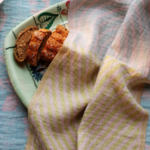 Lanena brisača za roke in obraz / kuhinjska krpa METSÄLAMPI roza-limeta Lapuan Kankurit  x minä perhonen