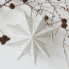 Naložite sliko v pregledovalnik galerije, Dekorativna snežinka / zvezda 22cm Delight department
