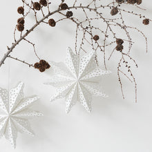 Naložite sliko v pregledovalnik galerije, Dekorativna snežinka / zvezda 22cm Delight department
