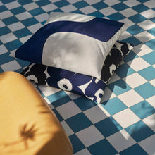 Naložite sliko v pregledovalnik galerije, Prevleka za blazino Pieni Unikko temno modra 50 x 50 cm Marimekko
