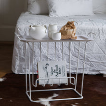 Naložite sliko v pregledovalnik galerije, Stranska mizica s snemljivim pladnjem  Minnie Mae Paper Maze Interior
