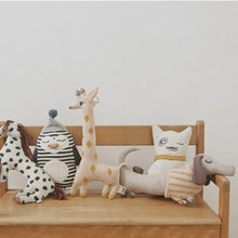 Naložite sliko v pregledovalnik galerije, Mini otroška blazinica žirafa Guggi, OYOY
