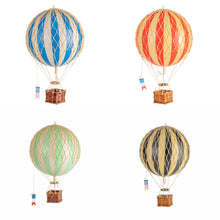 Naložite sliko v pregledovalnik galerije, Dekorativni baloni Travels Light Authentic Models, različne barve
